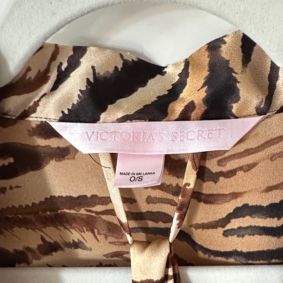 VICTORIA’S SECRET | Animal Print Robe Kimono - Picture 3 of 14